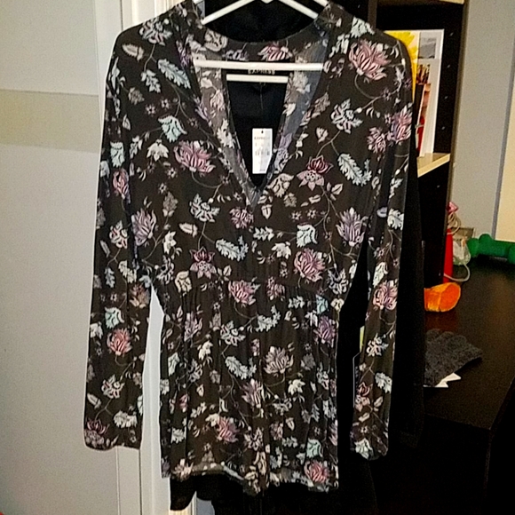 Shirts/dress - Picture 1 of 3